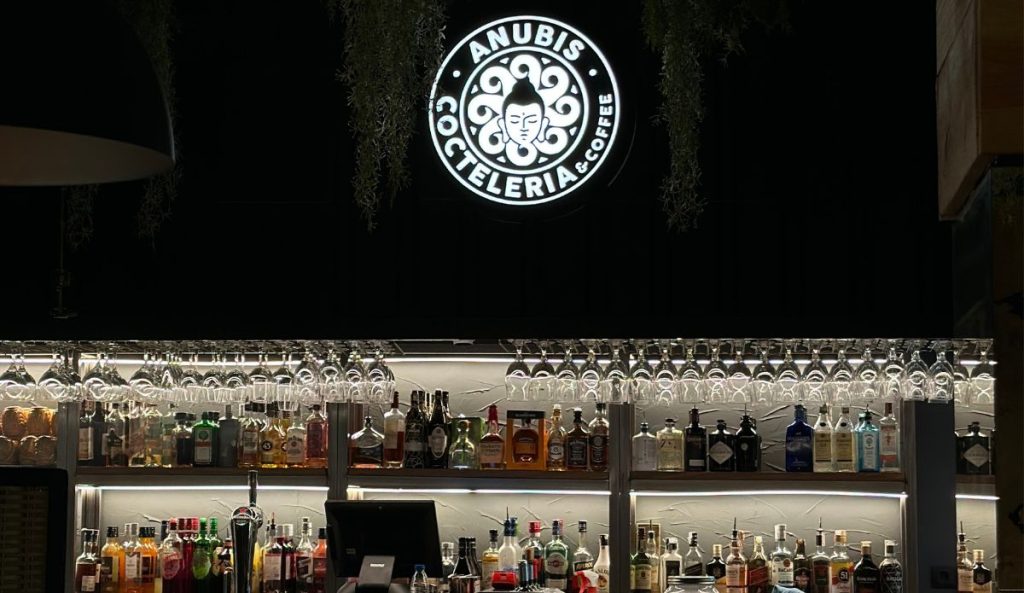 coctelería alcalá de henares Anubis Centro Comercial Quadernillos